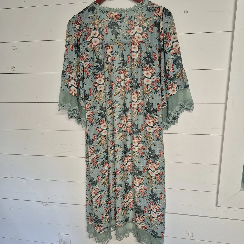 Umgee Woman's Floral Sage Kimono with Lace Detail - Picture 5 of 7